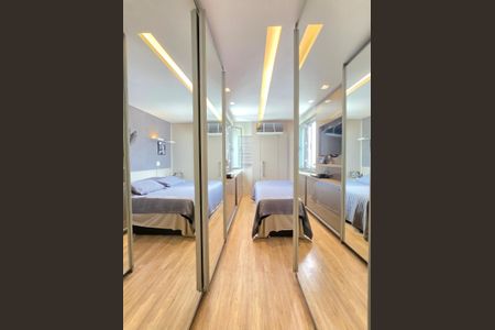 Apartamento à venda com 190m², 4 quartos e 3 vagas Apartamento à venda com 190m², 4 quartos e 3 vagasCloset da suíte