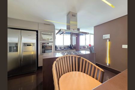 Apartamento à venda com 190m², 4 quartos e 3 vagas Apartamento à venda com 190m², 4 quartos e 3 vagasCozinha