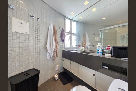 Apartamento à venda com 190m², 4 quartos e 3 vagas Apartamento à venda com 190m², 4 quartos e 3 vagasBanheiro da Suíte