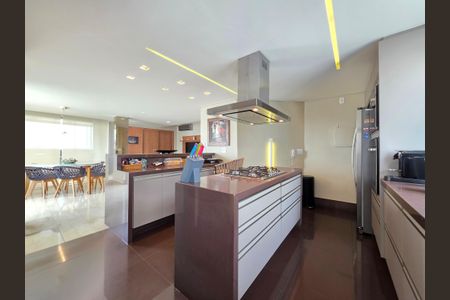 Apartamento à venda com 190m², 4 quartos e 3 vagas Apartamento à venda com 190m², 4 quartos e 3 vagasCozinha