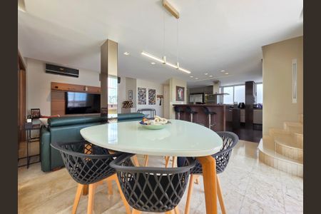 Apartamento à venda com 190m², 4 quartos e 3 vagas Apartamento à venda com 190m², 4 quartos e 3 vagasSala