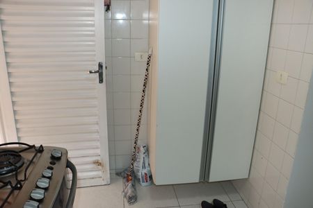 Casa de Condomínio para alugar com 2 quartos, 60m² em Jardim Sandra, Cotia