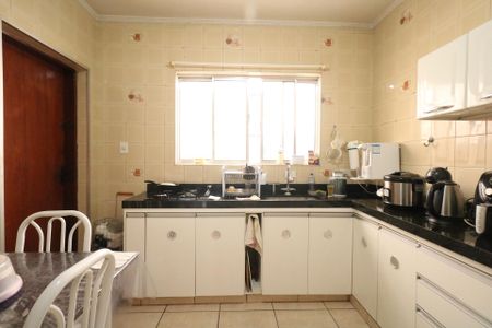 Casa à venda com 241m², 3 quartos e 3 vagasCozinha
