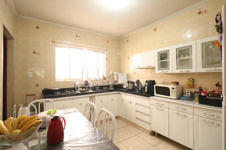 Casa à venda com 241m², 3 quartos e 3 vagasCozinha