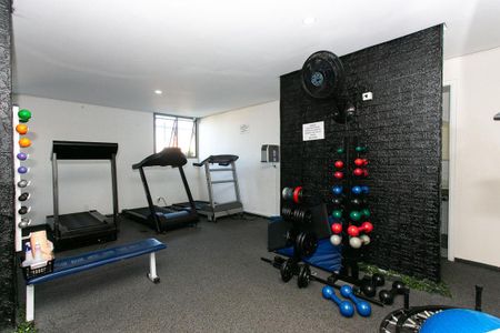 Apartamento à venda com 78m², 3 quartos e 2 vagas Apartamento à venda com 78m², 3 quartos e 2 vagasÁrea Comum - Academia