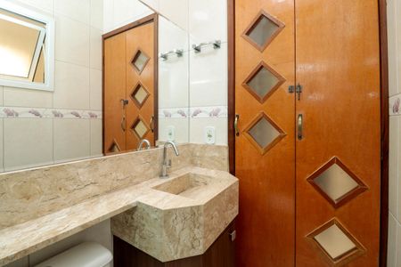 Casa para alugar com 135m², 3 quartos e 2 vagasBanheiro Social