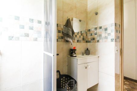 Banheiro de apartamento à venda com 2 quartos, 54m² em Guajuviras, Canoas