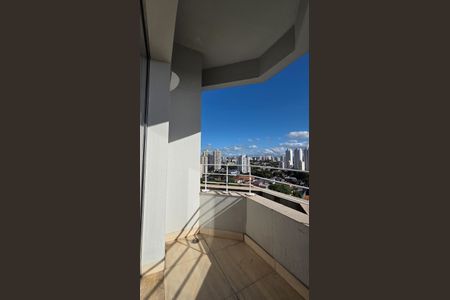 Apartamento para alugar com 226m², 3 quartos e 2 vagasVaranda