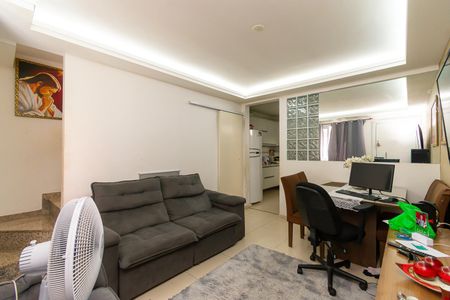 Sala de casa de condomínio à venda com 2 quartos, 65m² em Vila California, São Paulo