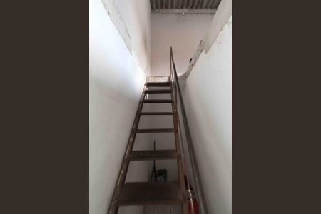 Casa à venda com 148m², 3 quartos e 2 vagasEscada