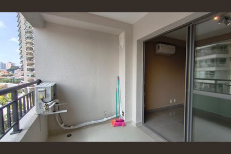 Studio para alugar com 28m², 1 quarto e sem vaga Studio para alugar com 28m², 1 quarto e sem vagaVaranda Studio