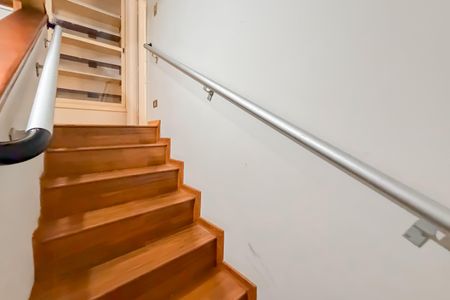 Casa à venda com 100m², 2 quartos e 1 vagaEscada