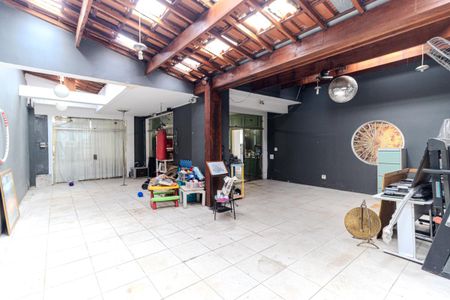 Casa para alugar com 330m², 4 quartos e 2 vagasSalão
