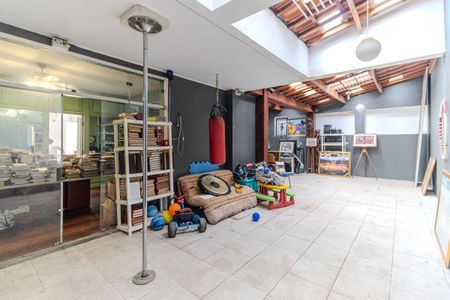 Casa para alugar com 330m², 4 quartos e 2 vagasSalão