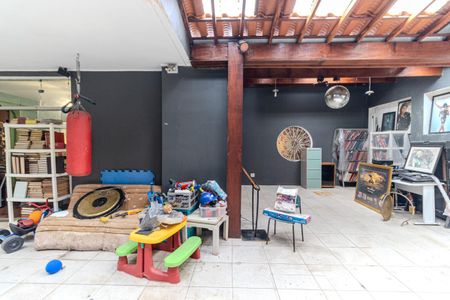 Casa para alugar com 330m², 4 quartos e 2 vagasSalão