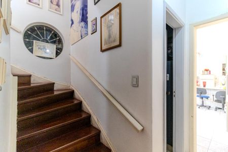 Casa para alugar com 330m², 4 quartos e 2 vagasEscada