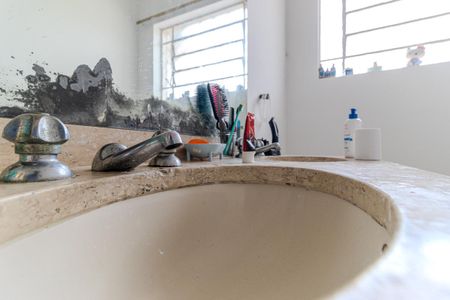 Casa para alugar com 330m², 4 quartos e 2 vagasBanheiro Social 1