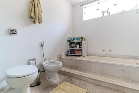 Casa para alugar com 330m², 4 quartos e 2 vagasBanheiro da Suíte