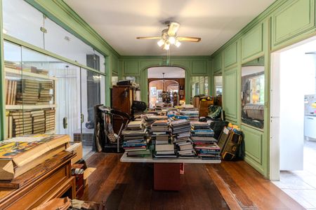 Casa para alugar com 330m², 4 quartos e 2 vagasSala 