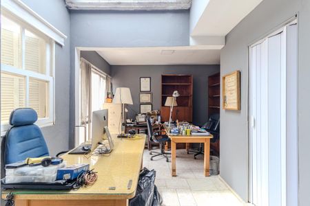 Casa para alugar com 330m², 4 quartos e 2 vagasEscritório