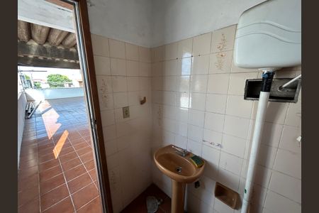 Casa para alugar com 407m², 2 quartos e 3 vagasBanheiro do terraço