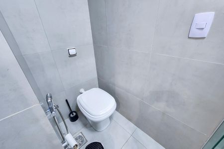 Banheiro  de kitnet/studio para alugar com 1 quarto, 43m² em Centro, Rio de Janeiro