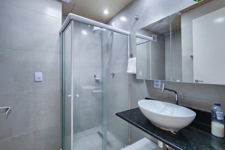 Banheiro  de kitnet/studio para alugar com 1 quarto, 43m² em Centro, Rio de Janeiro