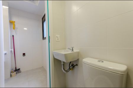 Apartamento à venda com 106m², 3 quartos e 2 vagas Apartamento à venda com 106m², 3 quartos e 2 vagasBanheiro de Serviço