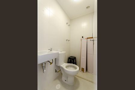 Banheiro de Serviço de apartamento à venda com 3 quartos, 106m² em City América, São Paulo