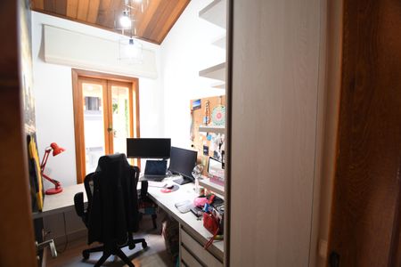 Casa de condomínio para alugar com 300m², 3 quartos e 2 vagasEscritório