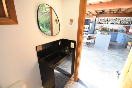 Casa de condomínio para alugar com 300m², 3 quartos e 2 vagasBanheiro de serviço