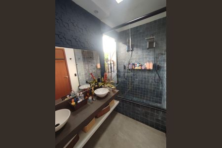 Casa de condomínio para alugar com 300m², 3 quartos e 2 vagas Casa de condomínio para alugar com 300m², 3 quartos e 2 vagasBanheiro Suíte