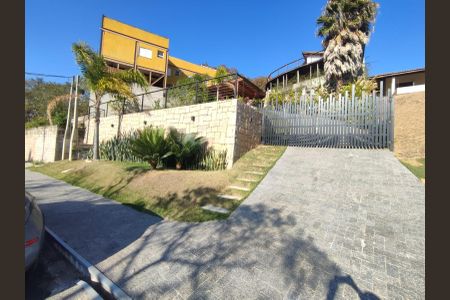 Casa de condomínio para alugar com 300m², 3 quartos e 2 vagas Casa de condomínio para alugar com 300m², 3 quartos e 2 vagasFachada