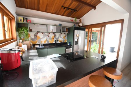 Casa de condomínio para alugar com 300m², 3 quartos e 2 vagasCozinha