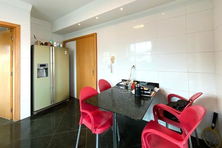 Apartamento à venda com 180m², 4 quartos e 3 vagas Apartamento à venda com 180m², 4 quartos e 3 vagasCozinha