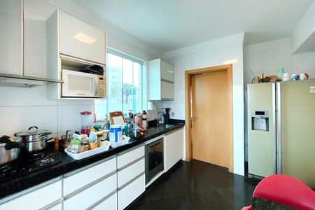Apartamento à venda com 180m², 4 quartos e 3 vagas Apartamento à venda com 180m², 4 quartos e 3 vagasCozinha