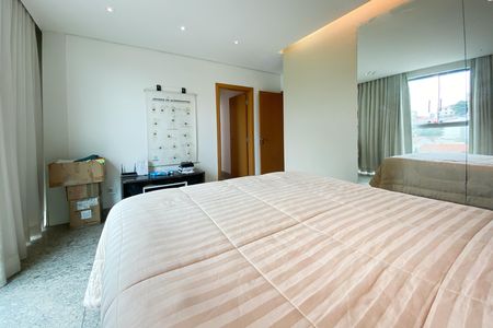 Apartamento à venda com 180m², 4 quartos e 3 vagas Apartamento à venda com 180m², 4 quartos e 3 vagasSuite