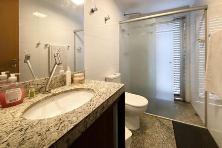 Apartamento à venda com 180m², 4 quartos e 3 vagas Apartamento à venda com 180m², 4 quartos e 3 vagasBanheiro