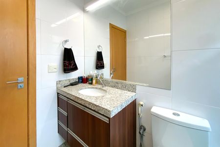 Apartamento à venda com 180m², 4 quartos e 3 vagas Apartamento à venda com 180m², 4 quartos e 3 vagasBanheiro 2
