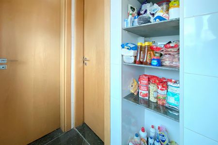 Apartamento à venda com 180m², 4 quartos e 3 vagas Apartamento à venda com 180m², 4 quartos e 3 vagasÁrea de Serviço\