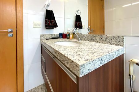 Apartamento à venda com 180m², 4 quartos e 3 vagas Apartamento à venda com 180m², 4 quartos e 3 vagasBanheiro 2