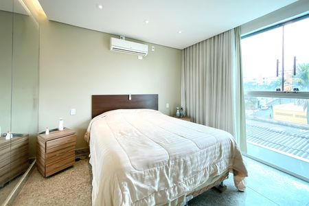 Apartamento à venda com 180m², 4 quartos e 3 vagas Apartamento à venda com 180m², 4 quartos e 3 vagasSuite