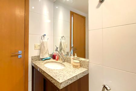 Apartamento à venda com 180m², 4 quartos e 3 vagas Apartamento à venda com 180m², 4 quartos e 3 vagasBanheiro