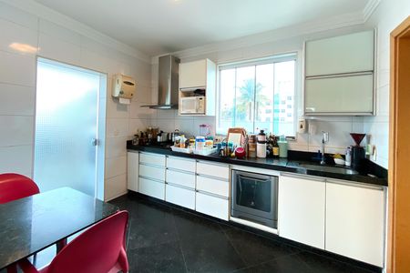 Apartamento à venda com 180m², 4 quartos e 3 vagas Apartamento à venda com 180m², 4 quartos e 3 vagasCozinha