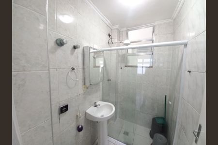 Banheiro de apartamento para alugar com 1 quarto, 33m² em Itararé, São Vicente
