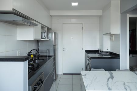 Sala/Cozinha de apartamento à venda com 2 quartos, 32m² em Vila Carmosina, São Paulo