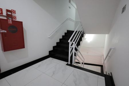 Apartamento para alugar com 72m², 2 quartos e 1 vaga Apartamento para alugar com 72m², 2 quartos e 1 vagaEscada