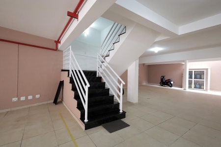 Apartamento para alugar com 72m², 2 quartos e 1 vaga Apartamento para alugar com 72m², 2 quartos e 1 vagaEscada