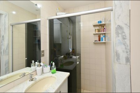 Apartamento à venda com 80m², 3 quartos e 1 vaga Apartamento à venda com 80m², 3 quartos e 1 vagaBanheiro Suíte