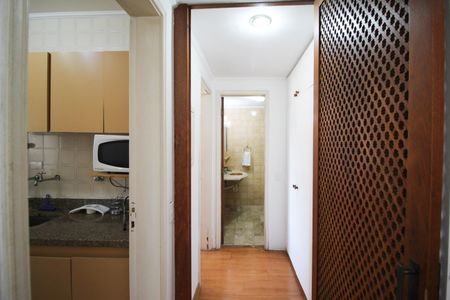 Corredor de apartamento à venda com 1 quarto, 55m² em Vila Olímpia, São Paulo